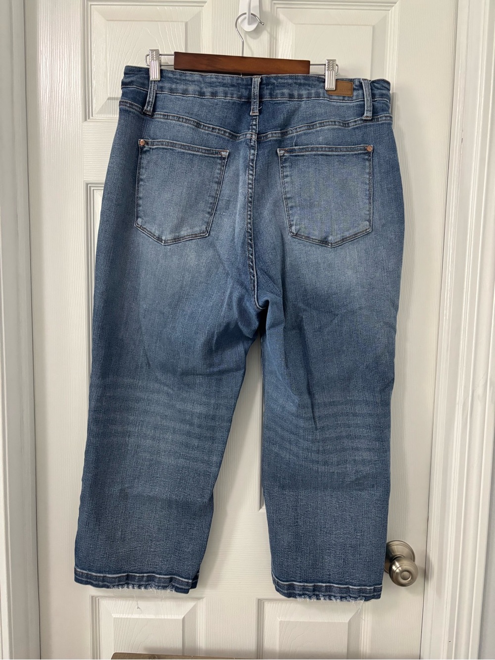 Judy Blue Women’s Wide leg crop Blue Washed Jeans - Picture 3 of 3